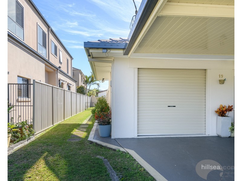 2/19 Abalone Avenue, Paradise Point QLD 4216