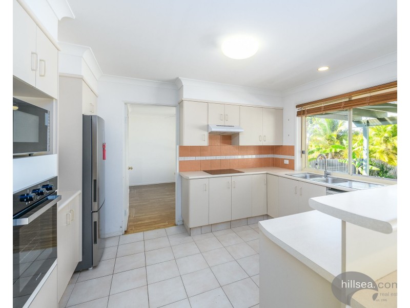 18 Cherry Hill Crescent, Parkwood QLD 4214