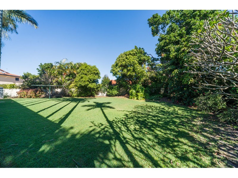 6 Daru Avenue, Runaway Bay QLD 4216