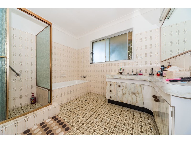 6 Daru Avenue, Runaway Bay QLD 4216