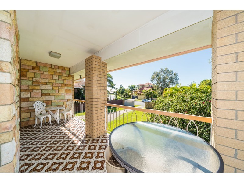 6 Daru Avenue, Runaway Bay QLD 4216