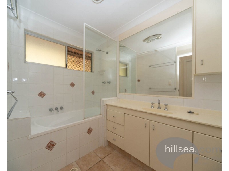 11 Winani Drive, Ashmore QLD 4214