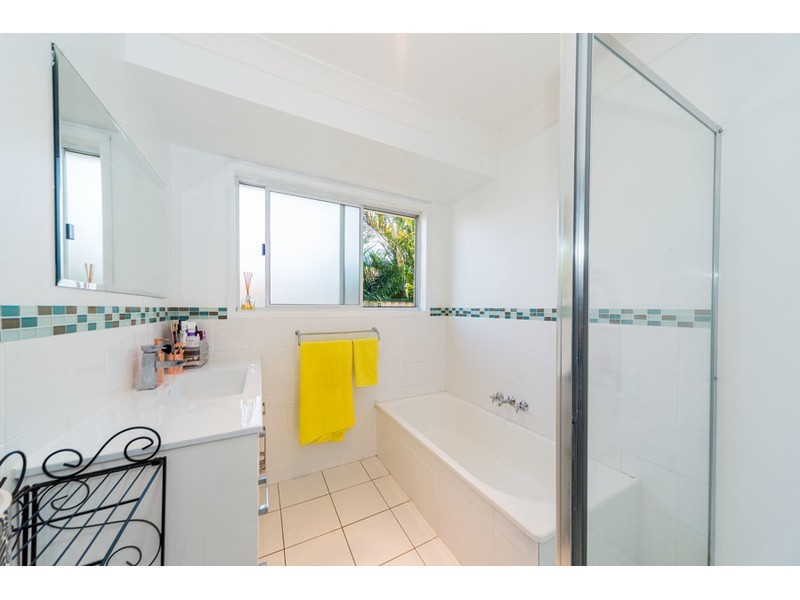 2/4 Brady Drive, Coombabah QLD 4216