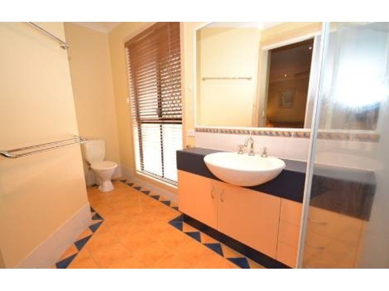 1 Maltravers Drive, Arundel QLD 4214