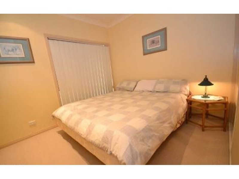 1 Maltravers Drive, Arundel QLD 4214