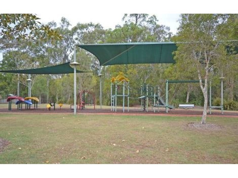 1 Maltravers Drive, Arundel QLD 4214