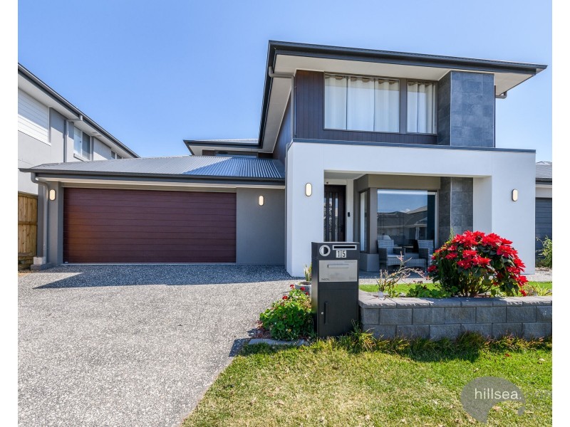 15 Meadow Circuit, Helensvale QLD 4212