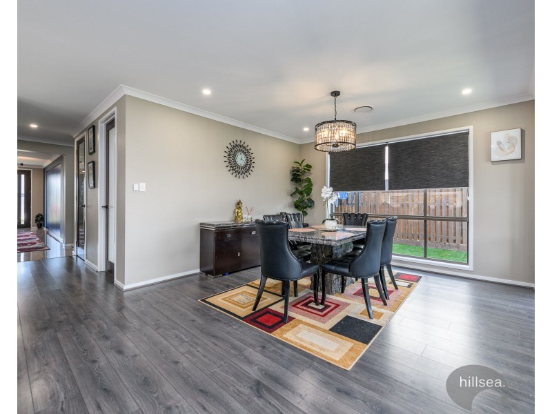 15 Meadow Circuit, Helensvale QLD 4212