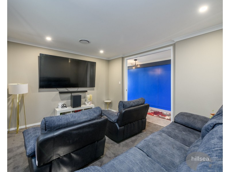 15 Meadow Circuit, Helensvale QLD 4212
