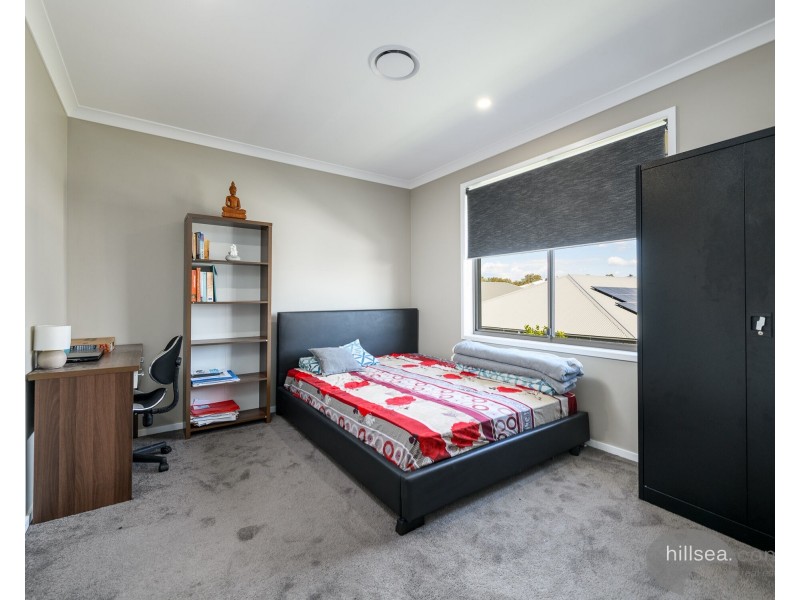 15 Meadow Circuit, Helensvale QLD 4212