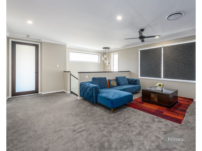 15 Meadow Circuit, Helensvale QLD 4212