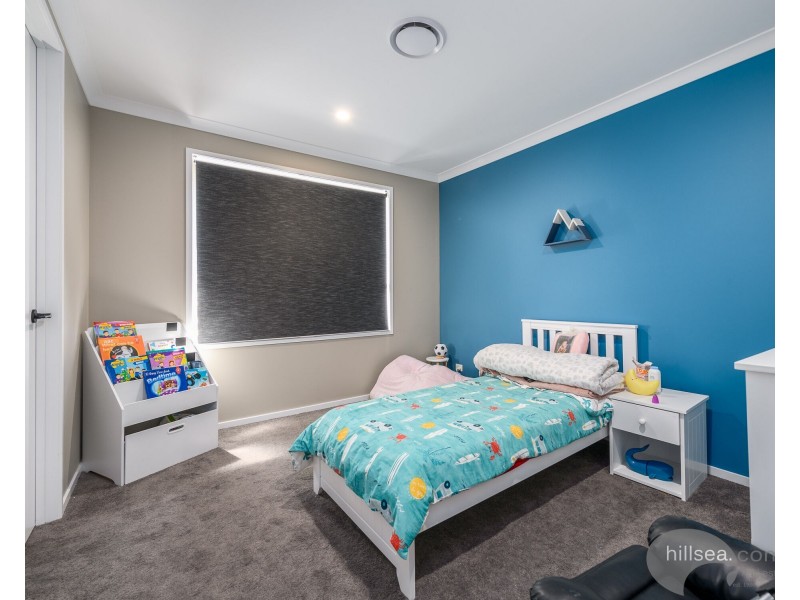 15 Meadow Circuit, Helensvale QLD 4212