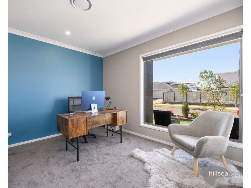 15 Meadow Circuit, Helensvale QLD 4212