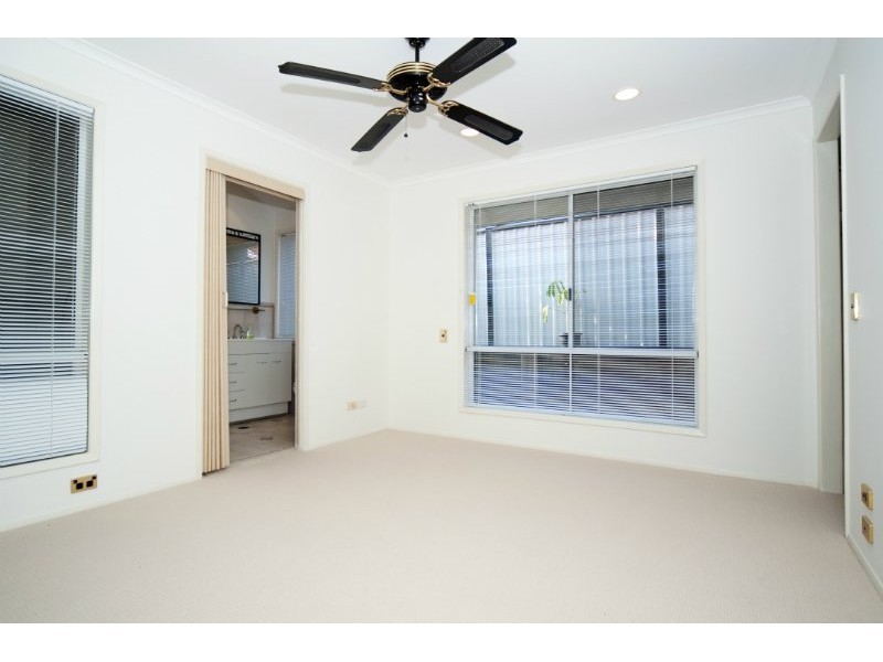 2 Dubbo Court, Helensvale QLD 4212