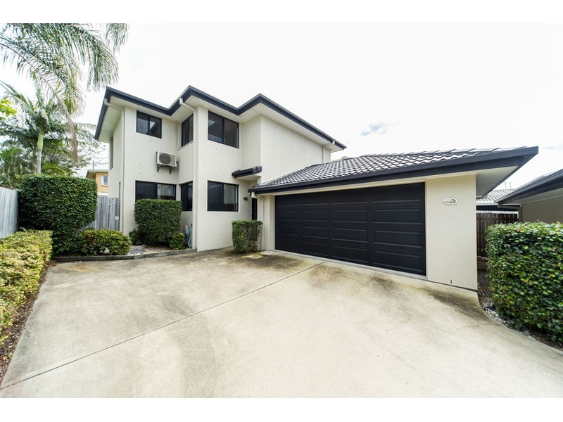 2/4 Wynflo Street, Labrador QLD 4215