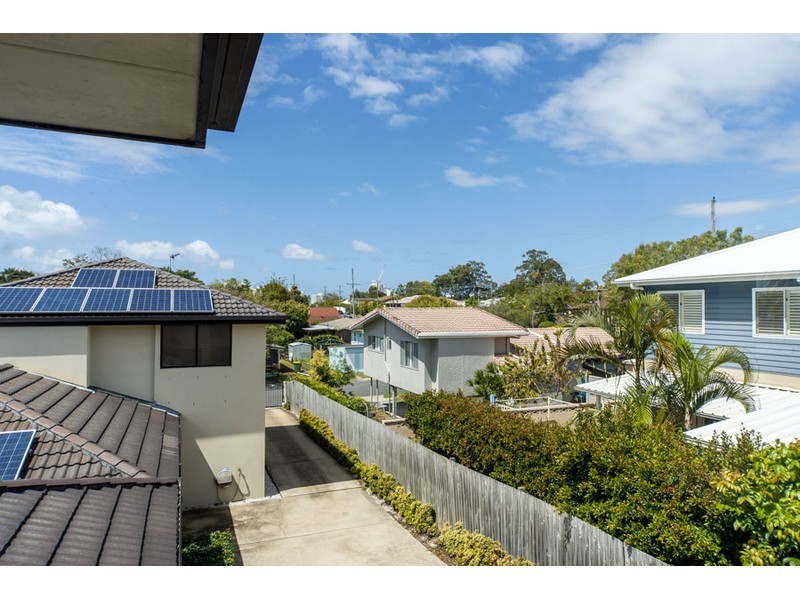 2/4 Wynflo Street, Labrador QLD 4215