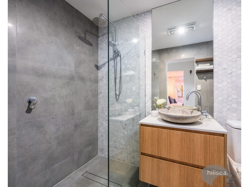 73 Poinsettia Avenue, Hollywell QLD 4216