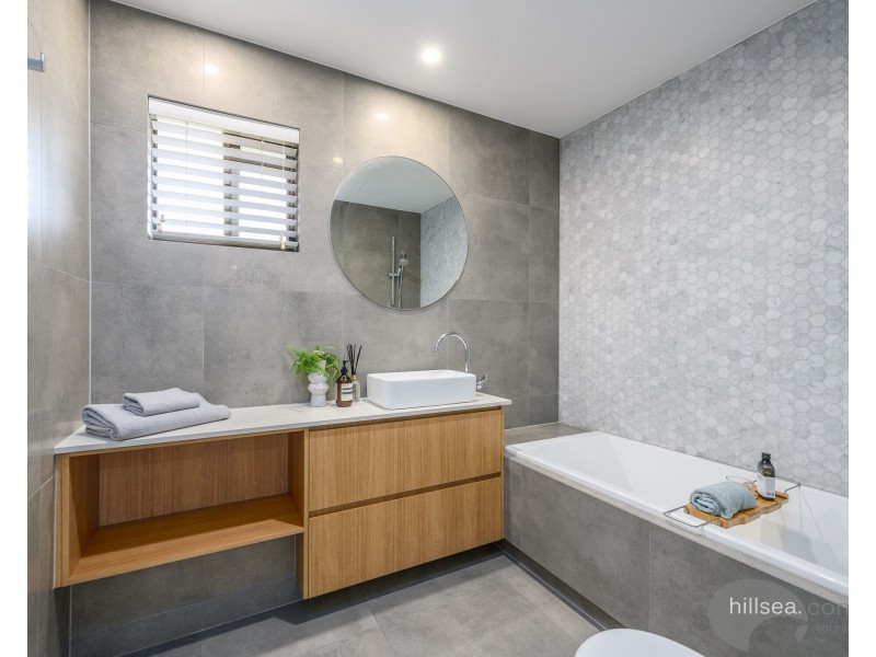 73 Poinsettia Avenue, Hollywell QLD 4216