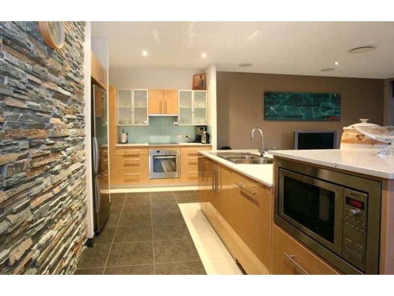 9/27-29 Madang Crescent, Runaway Bay QLD 4216