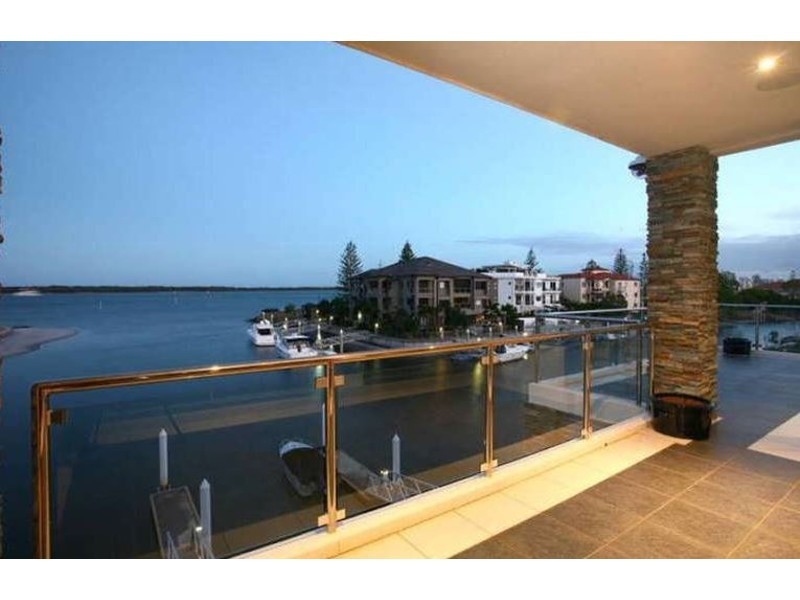 9/27-29 Madang Crescent, Runaway Bay QLD 4216
