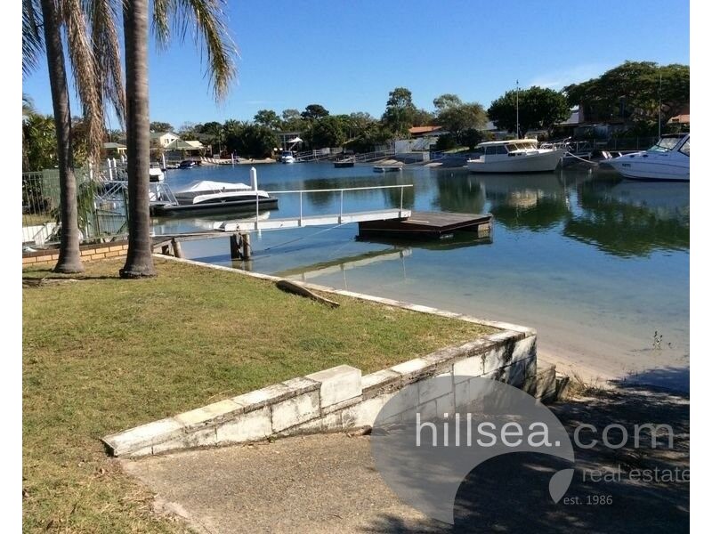 27 Vaggelas Crescent, Biggera Waters QLD 4216