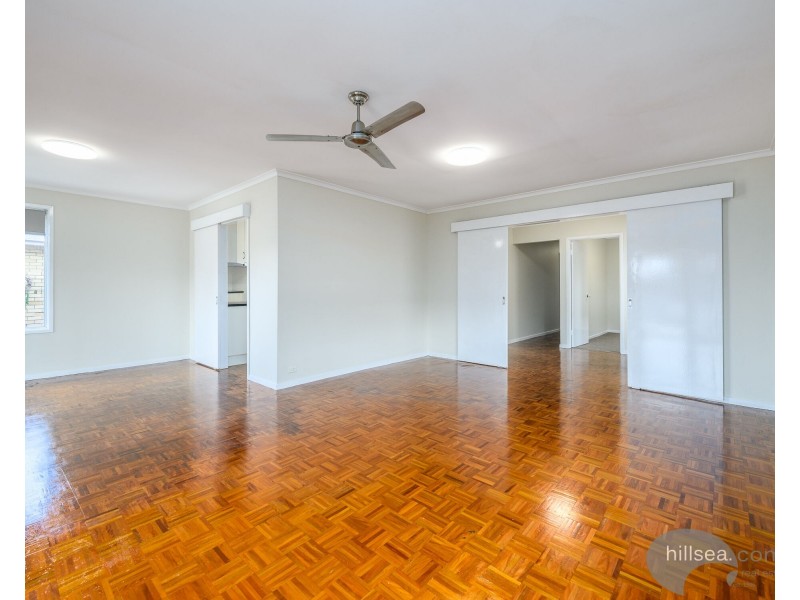 27 Vaggelas Crescent, Biggera Waters QLD 4216