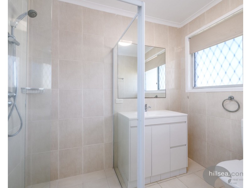 27 Vaggelas Crescent, Biggera Waters QLD 4216
