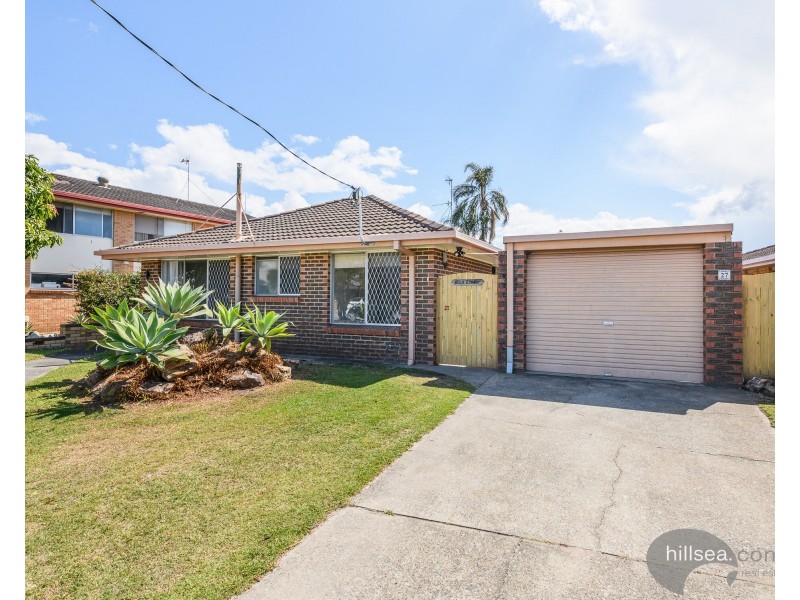 27 Vaggelas Crescent, Biggera Waters QLD 4216