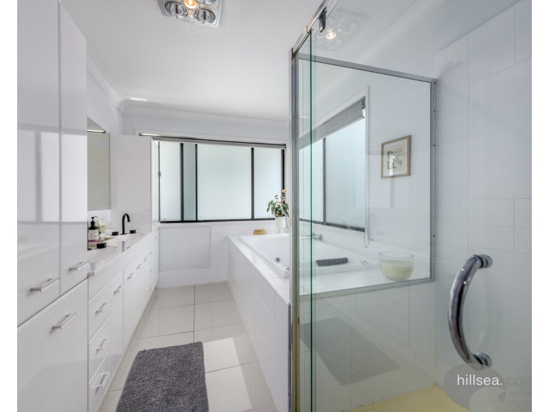 19 Perry Place, Biggera Waters QLD 4216