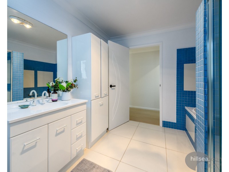 19 Perry Place, Biggera Waters QLD 4216