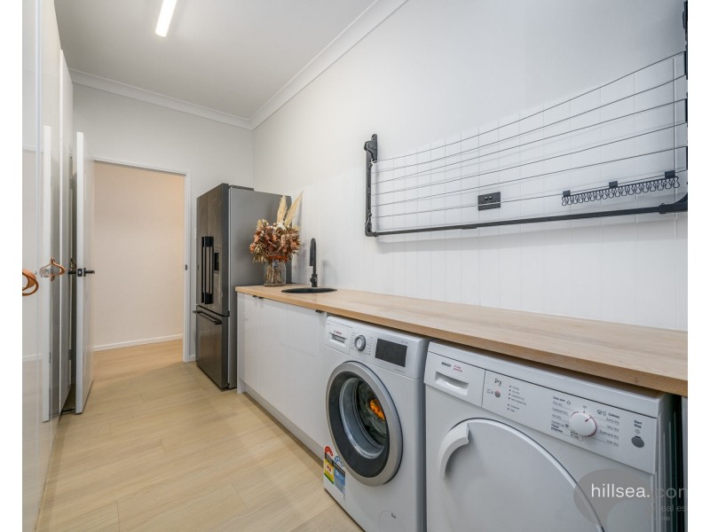 19 Perry Place, Biggera Waters QLD 4216