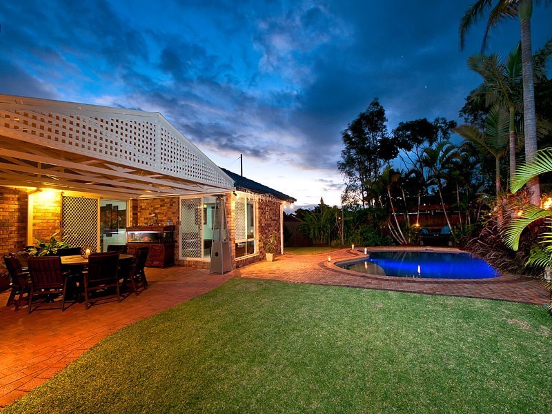 17 Maidstone Place, Parkwood QLD 4214