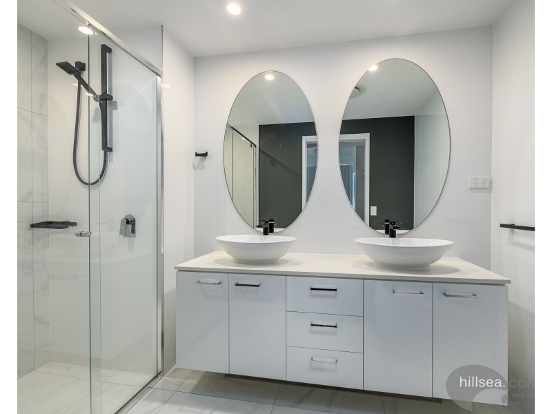 3803/5 Harbour Side Court, Biggera Waters QLD 4216