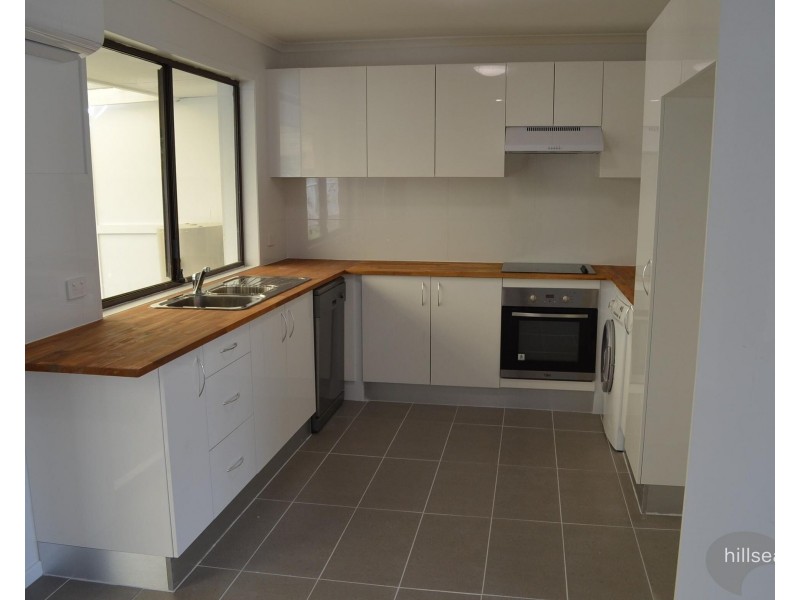 2/12 Telopea Street, Labrador QLD 4215