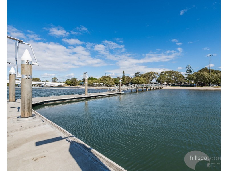 30 Victor Avenue, Paradise Point QLD 4216