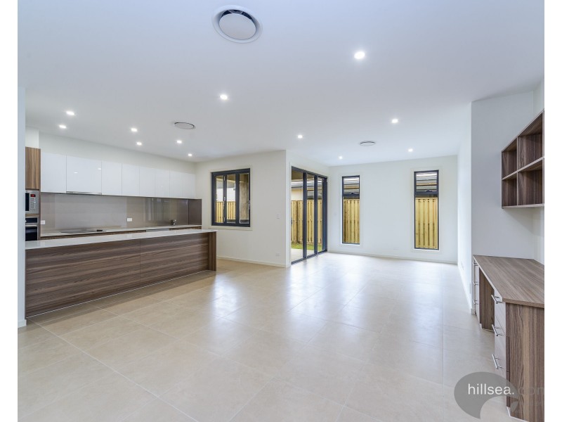 4 Laurel Drive, Helensvale QLD 4212