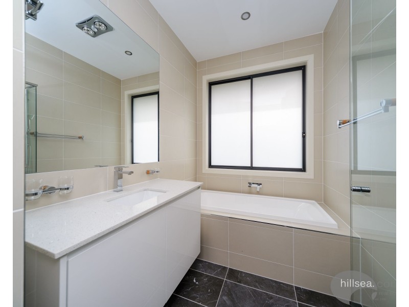 4 Laurel Drive, Helensvale QLD 4212