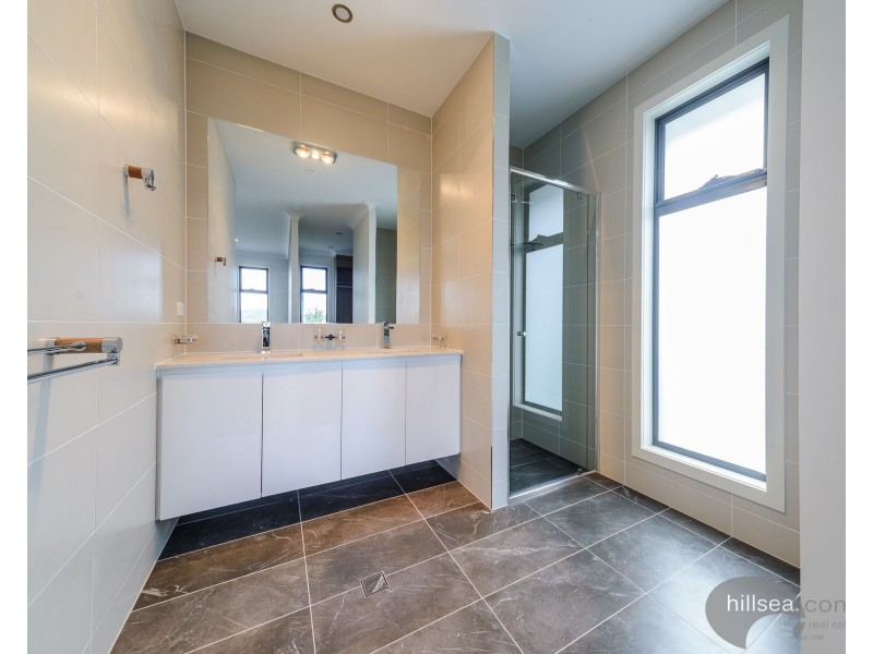 4 Laurel Drive, Helensvale QLD 4212