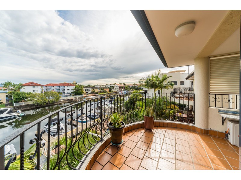 12/12 Canal Avenue, Runaway Bay QLD 4216
