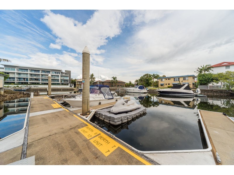 12/12 Canal Avenue, Runaway Bay QLD 4216