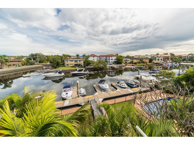 12/12 Canal Avenue, Runaway Bay QLD 4216