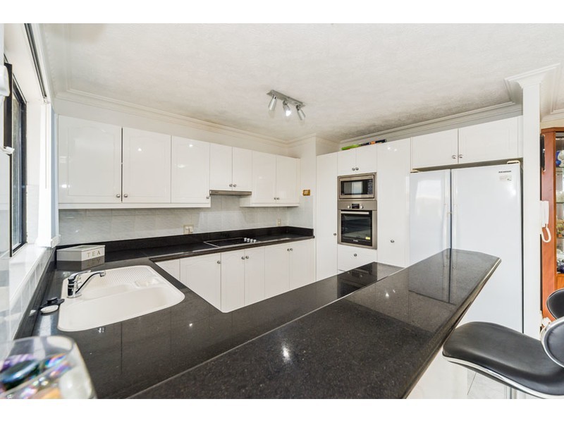 12/12 Canal Avenue, Runaway Bay QLD 4216