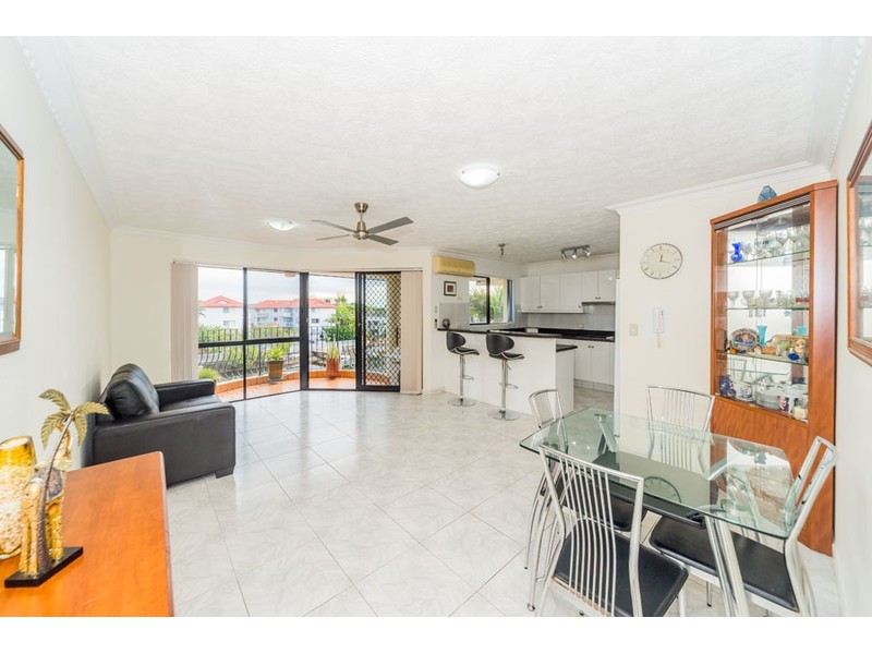 12/12 Canal Avenue, Runaway Bay QLD 4216