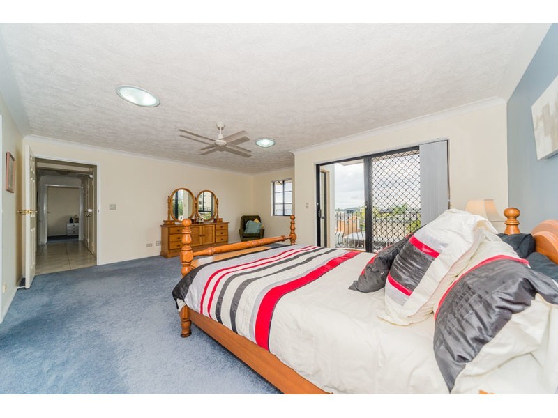 12/12 Canal Avenue, Runaway Bay QLD 4216
