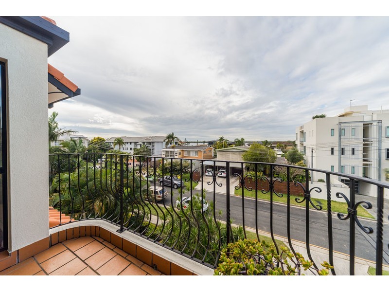 12/12 Canal Avenue, Runaway Bay QLD 4216