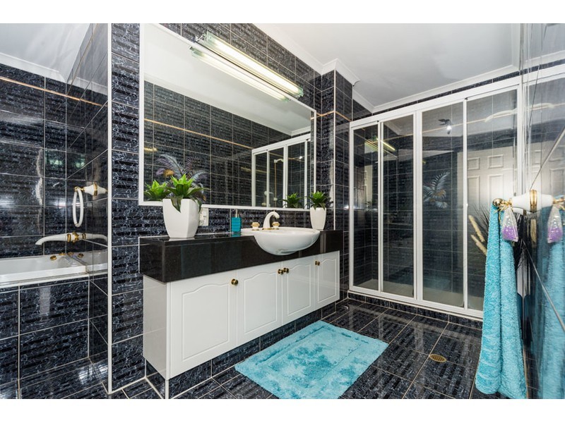 12/12 Canal Avenue, Runaway Bay QLD 4216