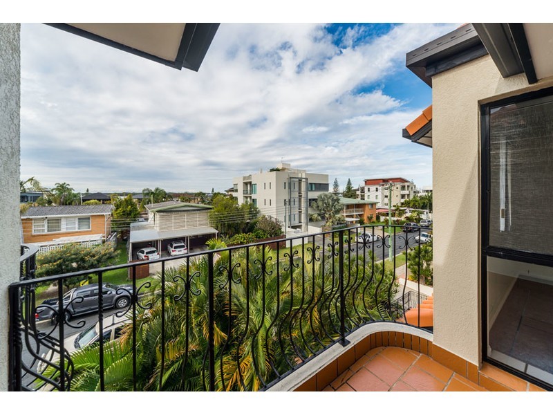 12/12 Canal Avenue, Runaway Bay QLD 4216