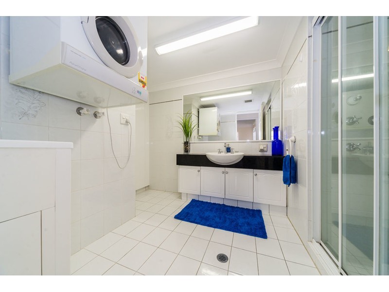 12/12 Canal Avenue, Runaway Bay QLD 4216