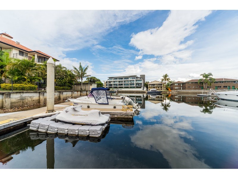 12/12 Canal Avenue, Runaway Bay QLD 4216