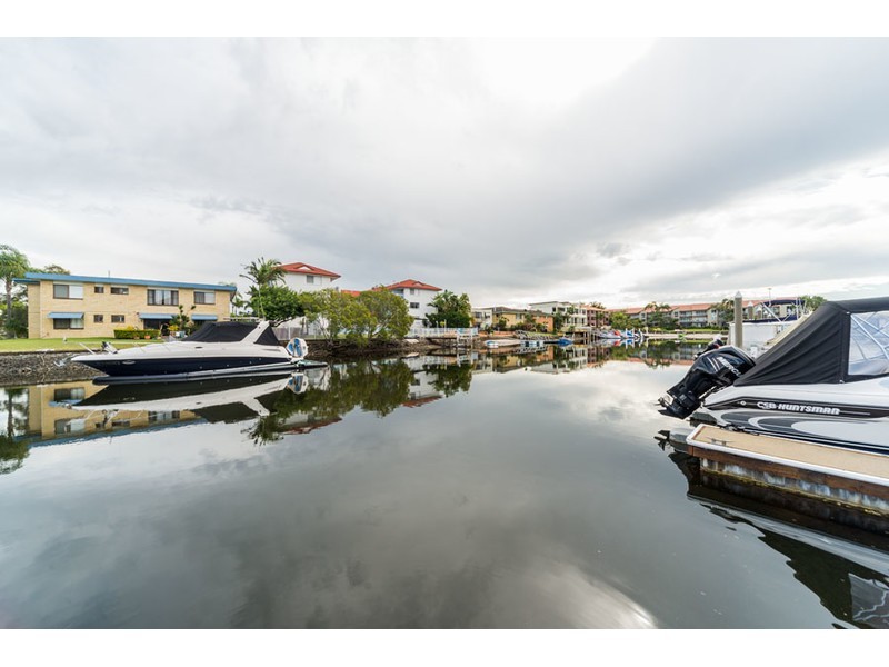 12/12 Canal Avenue, Runaway Bay QLD 4216